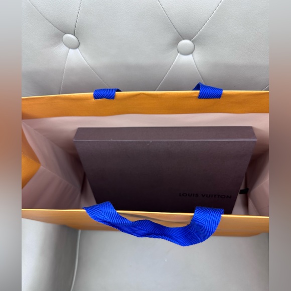 Authentic LV Shopping Bag and Gift Box - Picture 3 of 4